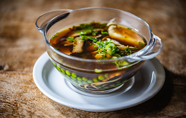Chicken broth  (GFUR, LF)   3.590